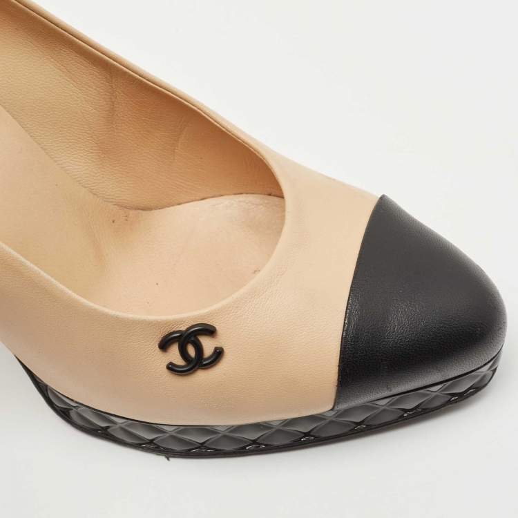 Pre Owned Chanel Beige/Black Leather CC Quilted Platform Pumps Size 36.5