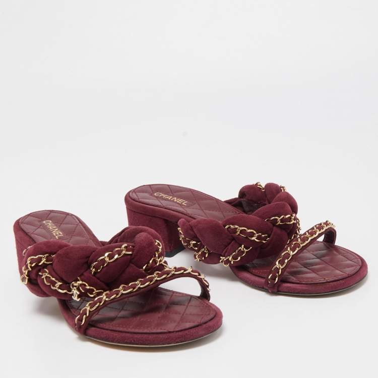 مملوكة مسبقًا Chanel Burgundy Suede Chain Slide Sandals Size 40.5