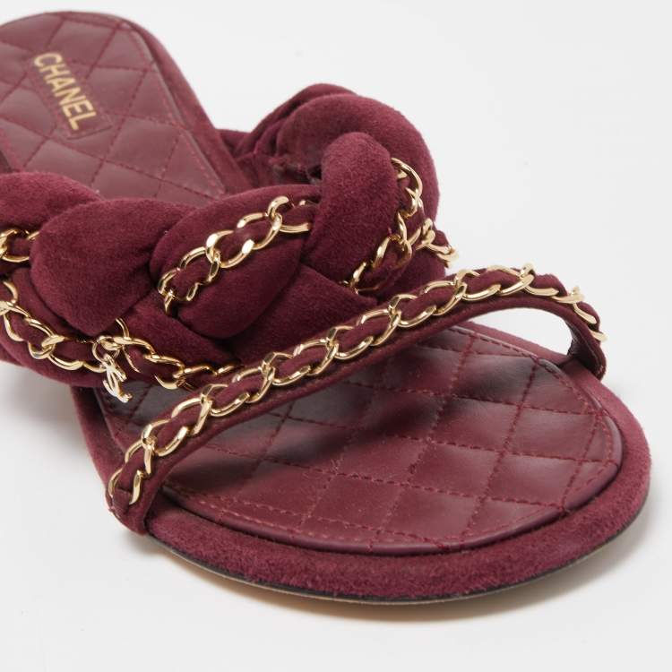 مملوكة مسبقًا Chanel Burgundy Suede Chain Slide Sandals Size 40.5