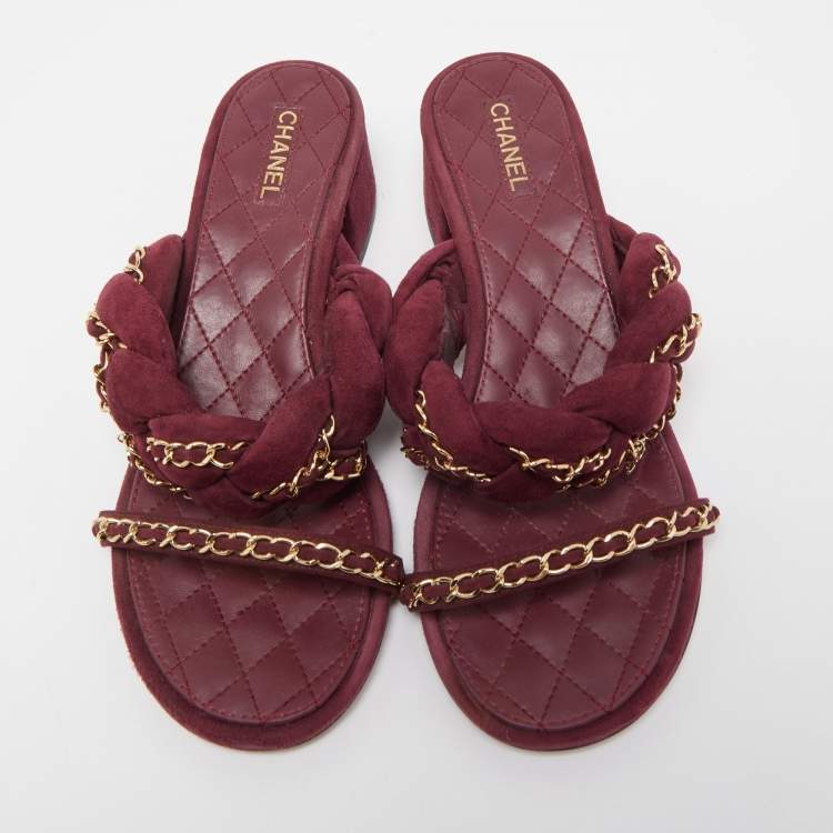 مملوكة مسبقًا Chanel Burgundy Suede Chain Slide Sandals Size 40.5