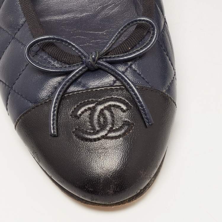 Pre Owned Chanel Navy Blue/Black Leather CC Cap Toe Ballet Flats Size 39.5