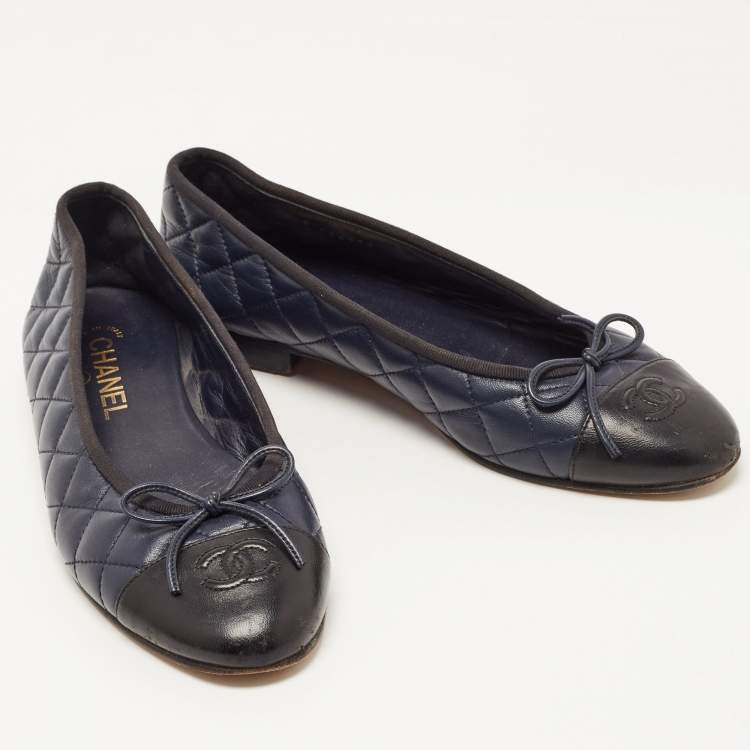 Pre Owned Chanel Navy Blue/Black Leather CC Cap Toe Ballet Flats Size 39.5