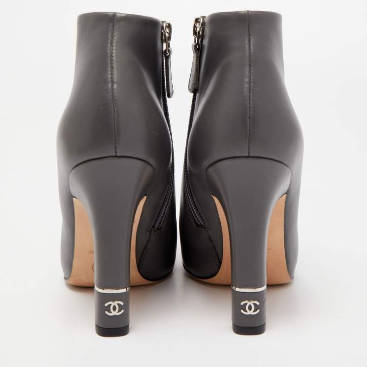 Pre Owned Chanel Grey/Black Leather and Patent Cap Toe CC Ankle Booties Size 36