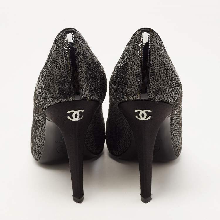 Pre Owned Chanel Black Sequins CC Pumps Size 37.5