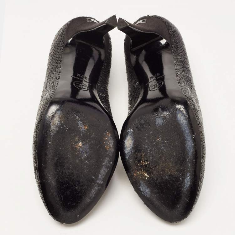 Pre Owned Chanel Black Sequins CC Pumps Size 37.5