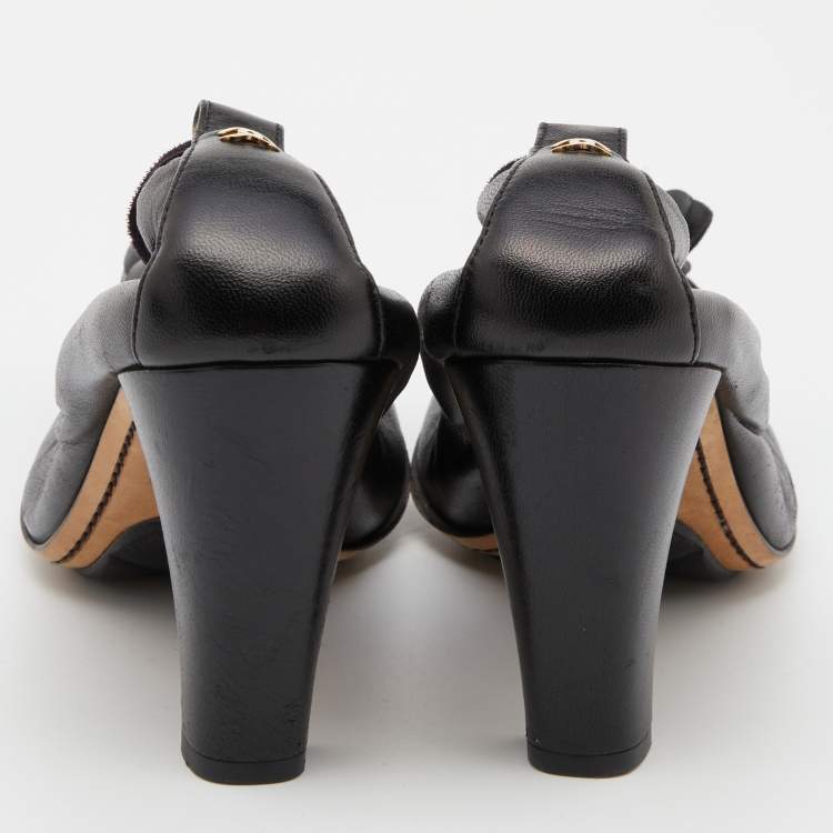 Pre Owned Chanel Black Leather Camelia Embellished Scrunch Pumps Size 38.5