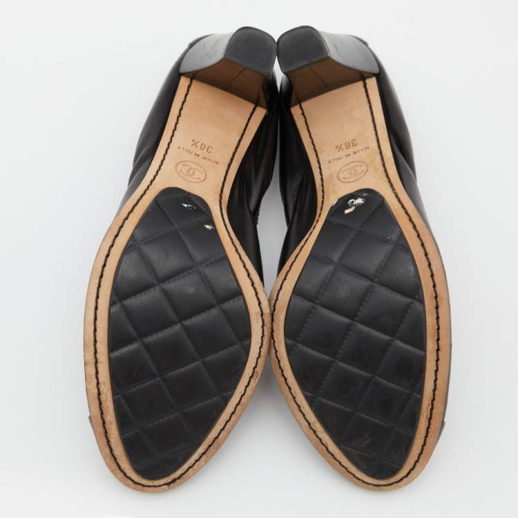 Pre Owned Chanel Black Leather Camelia Embellished Scrunch Pumps Size 38.5