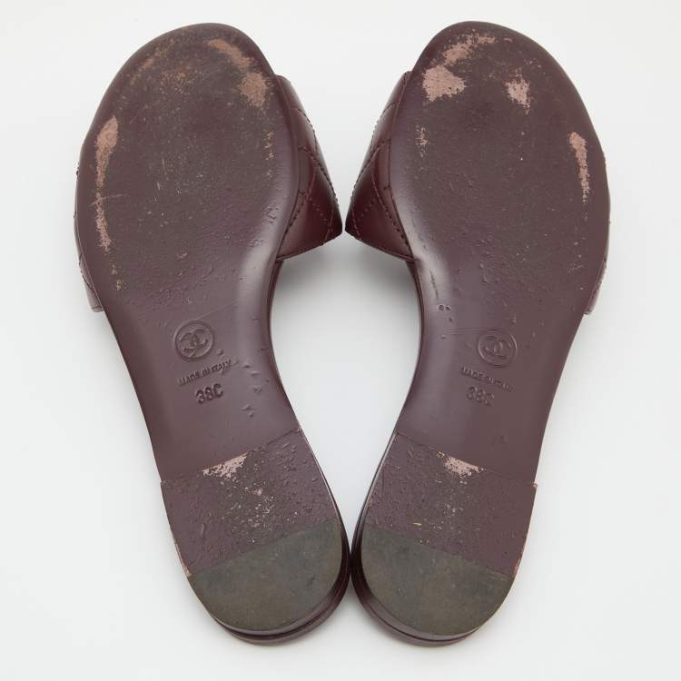 Pre Owned Chanel Burgundy Quilted Leather CC Logo Flat Sandals Size 38