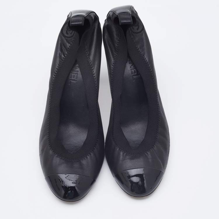 Pre Owned Chanel Black Leather and Patent Leather CC Cap Toe Scrunch Pumps Size 40