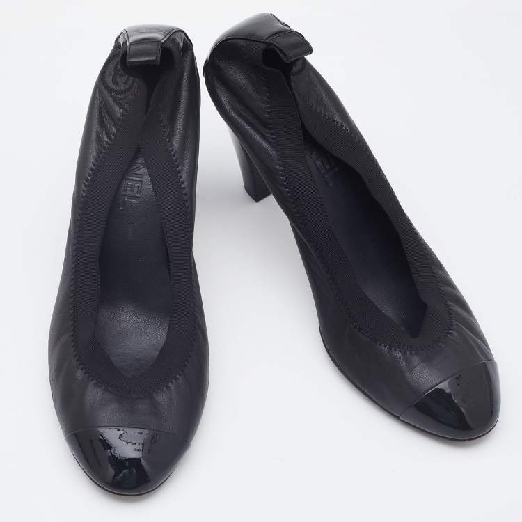 Pre Owned Chanel Black Leather and Patent Leather CC Cap Toe Scrunch Pumps Size 40