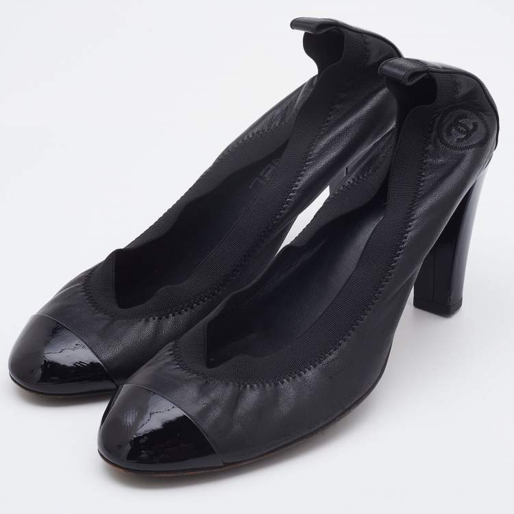 Pre Owned Chanel Black Leather and Patent Leather CC Cap Toe Scrunch Pumps Size 40