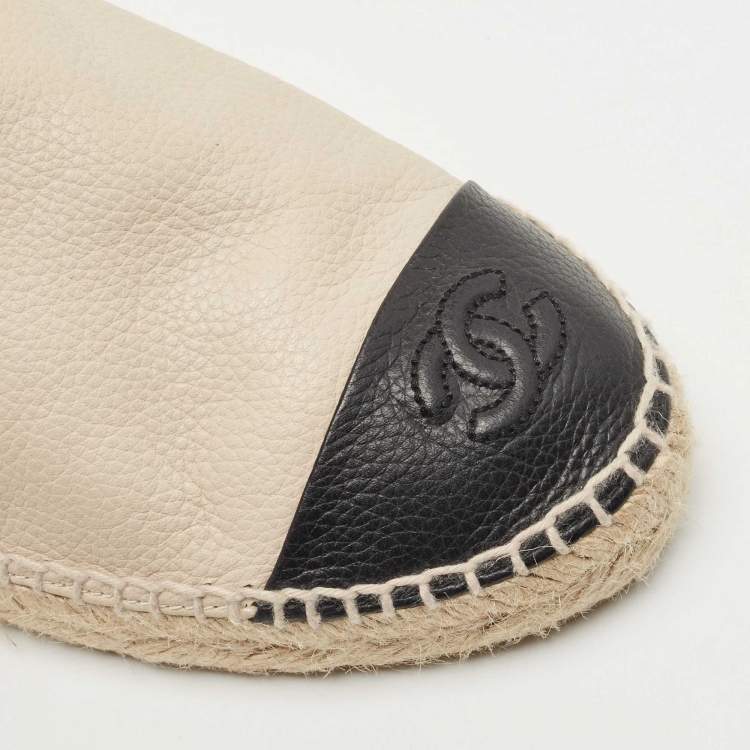 Pre Owned Chanel Beige/Black Leather CC Cap Toe Espadrilles Flats Size 39