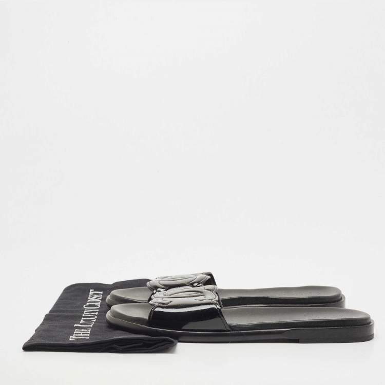Pre Owned Chanel Black Patent Leather CC Flat Slides Size 39.5