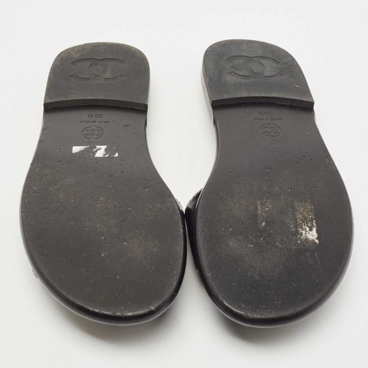 Pre Owned Chanel Black Patent Leather CC Flat Slides Size 39.5