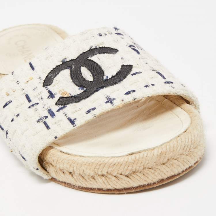 Pre Owned Chanel White/Navy Blue Tweed CC Espadrille Flat Slides Size 39