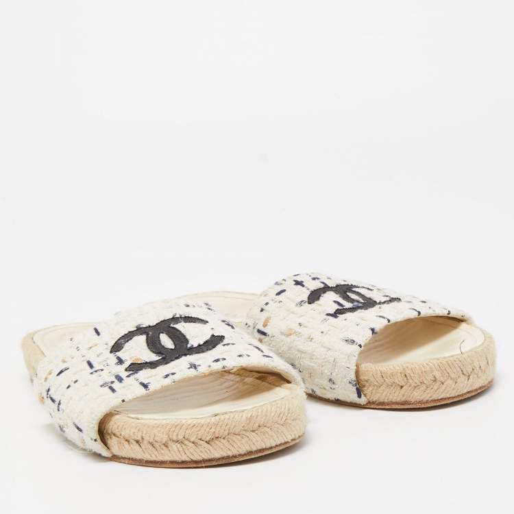 Pre Owned Chanel White/Navy Blue Tweed CC Espadrille Flat Slides Size 39