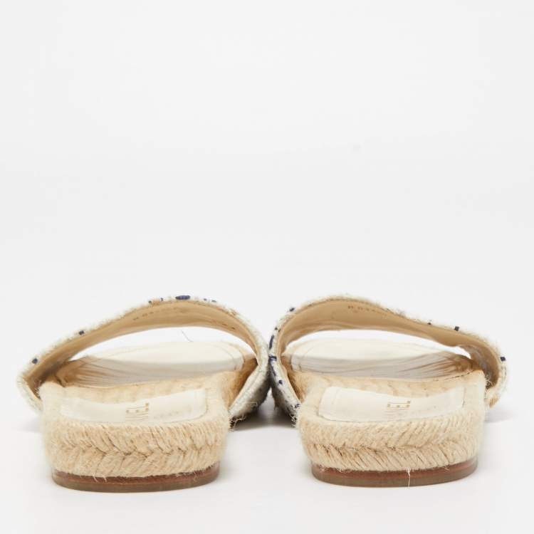 Pre Owned Chanel White/Navy Blue Tweed CC Espadrille Flat Slides Size 39