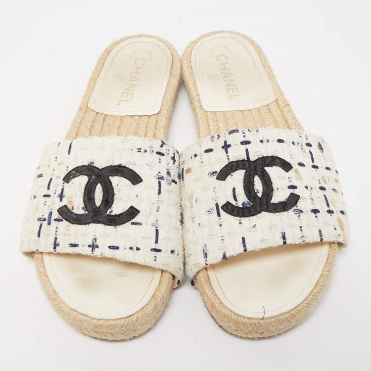 Pre Owned Chanel White/Navy Blue Tweed CC Espadrille Flat Slides Size 39