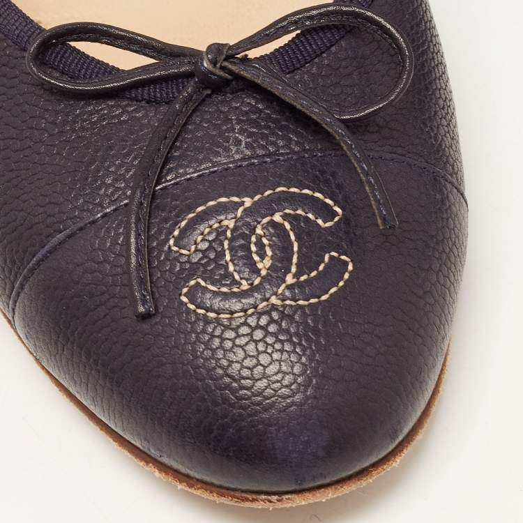 مملوكة مسبقًا Chanel Dark Blue Caviar Leather CC Bow Ballet Flats Size 39.5