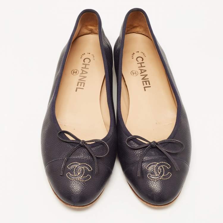مملوكة مسبقًا Chanel Dark Blue Caviar Leather CC Bow Ballet Flats Size 39.5