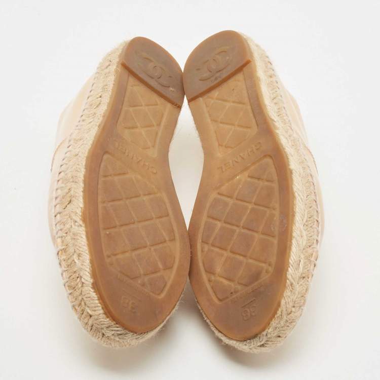 Pre Owned Chanel Beige Patent Leather CC Espadrille Flats Size 38