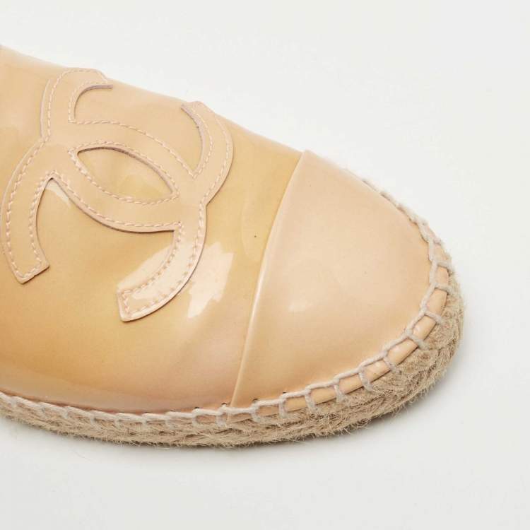 Pre Owned Chanel Beige Patent Leather CC Espadrille Flats Size 38