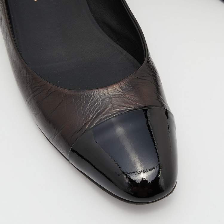 Pre Owned Chanel Black Leather and Patent Cap Toe CC Ballet Flats Size 39
