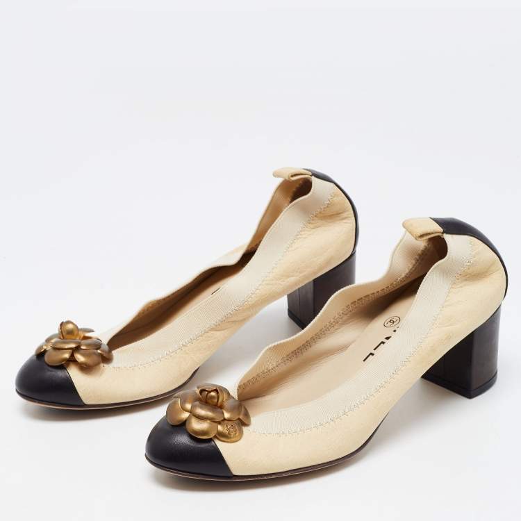 Pre Owned Chanel Beige/Black Textured Leather Camelia Embellished Scrunch Pumps Size 35
