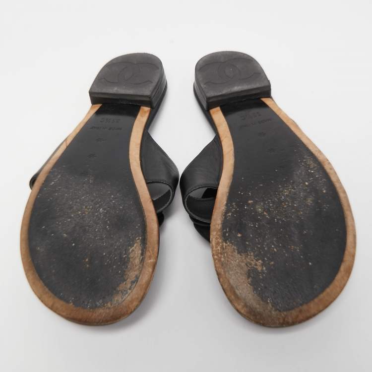 Pre Owned Chanel Black Leather CC Camellia Flat Thong Sandals Size 35.5