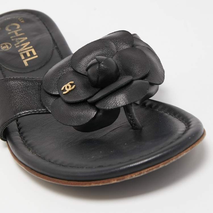 Pre Owned Chanel Black Leather CC Camellia Flat Thong Sandals Size 35.5