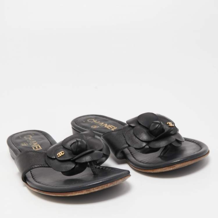 Pre Owned Chanel Black Leather CC Camellia Flat Thong Sandals Size 35.5