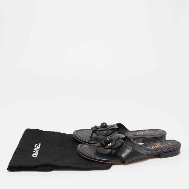 Pre Owned Chanel Black Leather CC Camellia Flat Thong Sandals Size 35.5