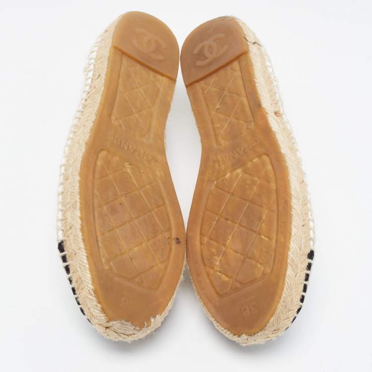 Pre Owned Chanel White/Black Woven Raffia And Grosgrain Fabric Cap Toe CC Espadrille Flat Size 38