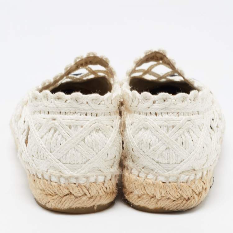 Pre Owned Chanel White/Black Woven Raffia And Grosgrain Fabric Cap Toe CC Espadrille Flat Size 38