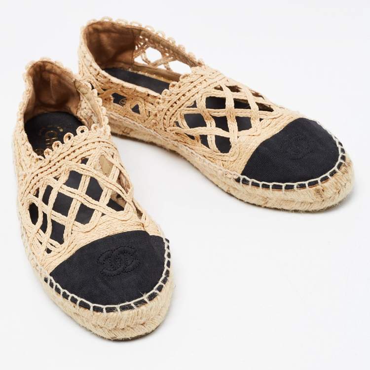 Pre Owned Chanel Beige/Black Canvas and Woven Raffia Espadrille Flats Size 40