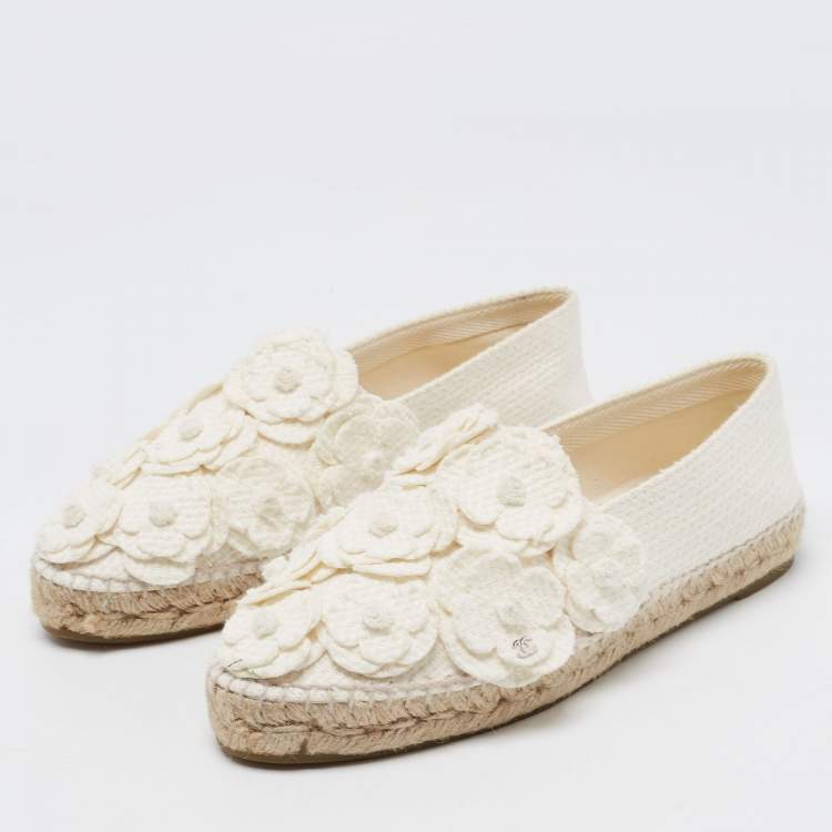Chanel White Canvas CC Camellia Applique Espadrille Flats Size 39 Chanel