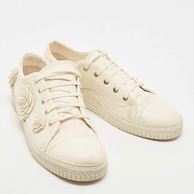Pre Owned Chanel Cream Leather CC Camelia Low Top Sneakers Size 42
