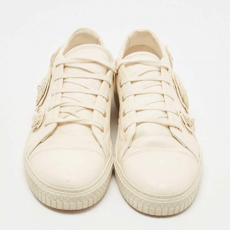 Pre Owned Chanel Cream Leather CC Camelia Low Top Sneakers Size 42