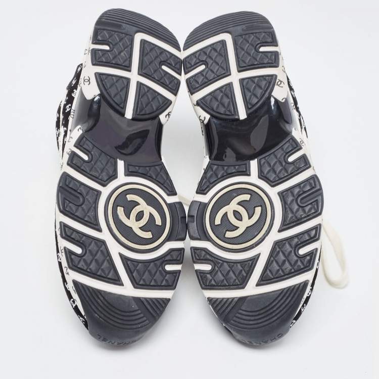 Pre Owned Chanel Black/White Suede CC Low Top Sneakers Size 39.5