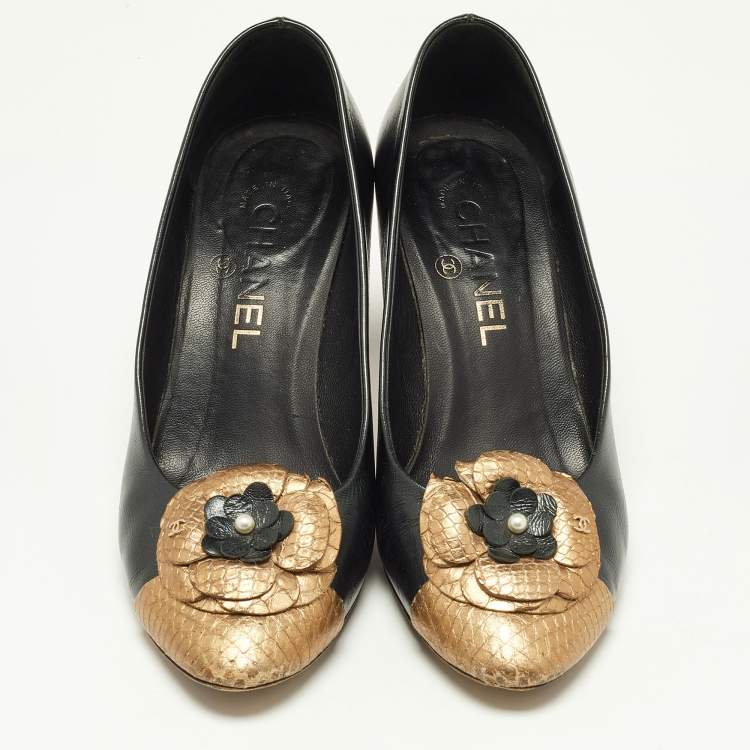 Pre Owned Chanel Black/Gold Leather and Python Embossed Cap Toe CC Camellia Pumps Size 37.5