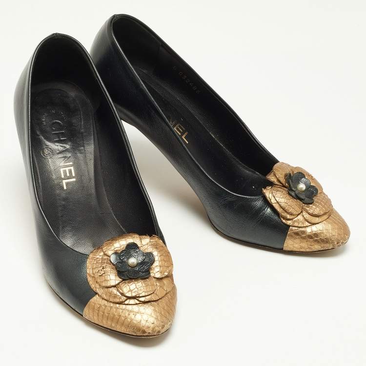 Pre Owned Chanel Black/Gold Leather and Python Embossed Cap Toe CC Camellia Pumps Size 37.5