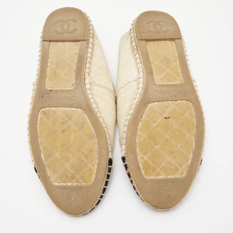 Pre Owned Chanel Cream/Black Canvas CC Espadrille Flats Size 39