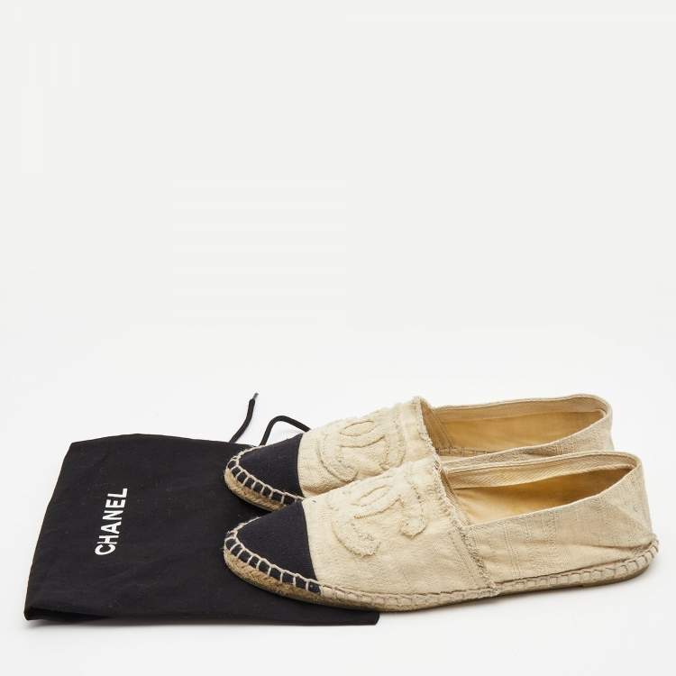Pre Owned Chanel Cream/Black Canvas CC Espadrille Flats Size 39