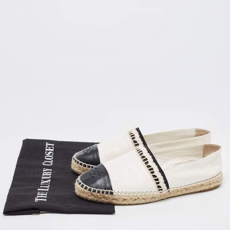 Pre Owned Chanel Off White/Black Leather CC Espadrille Flats Size 39