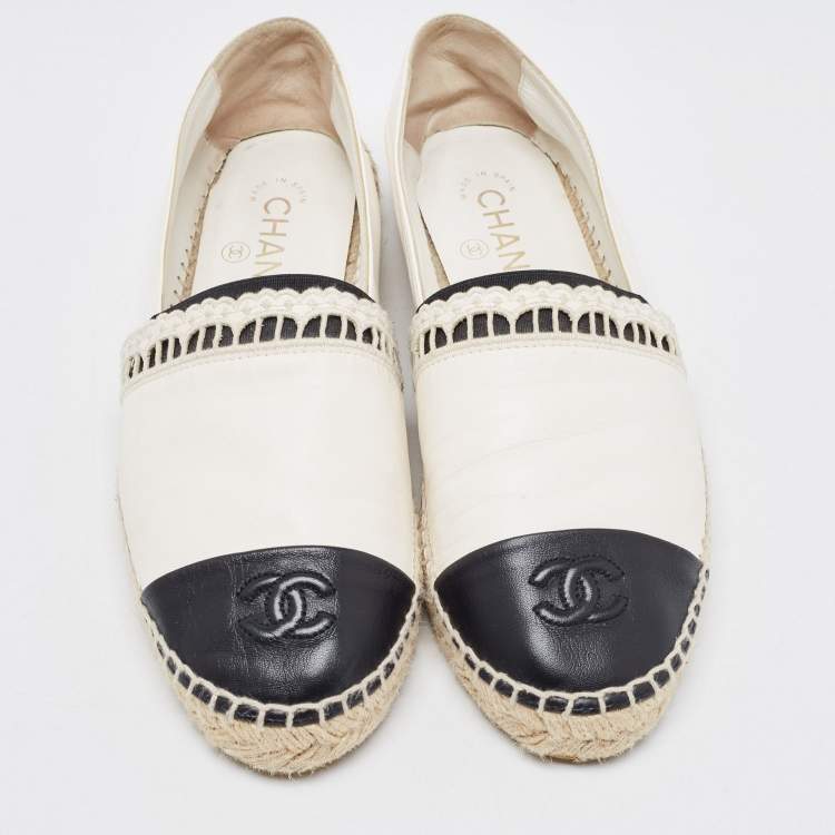 Pre Owned Chanel Off White/Black Leather CC Espadrille Flats Size 39