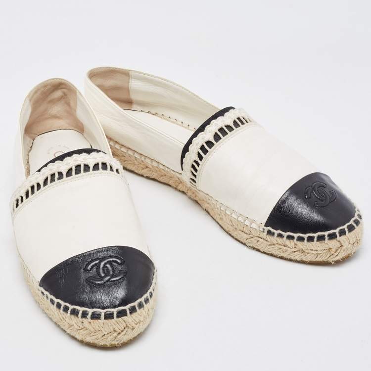 Pre Owned Chanel Off White/Black Leather CC Espadrille Flats Size 39
