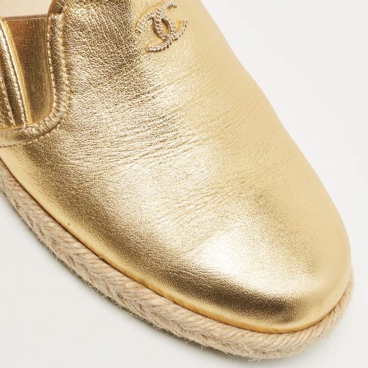 Pre Owned Chanel Metallic Gold Leather CC Slip On Espadrilles Flats Size 38