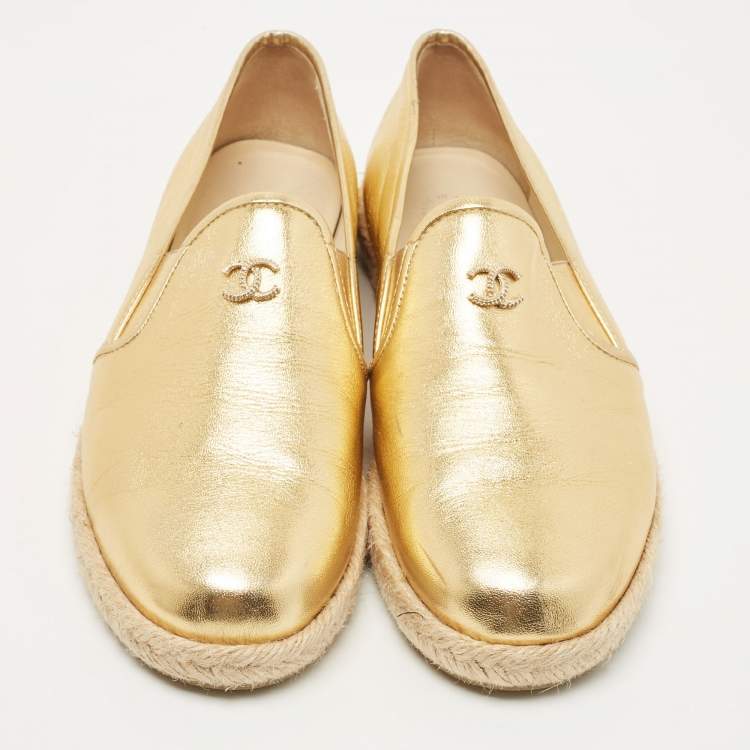 Pre Owned Chanel Metallic Gold Leather CC Slip On Espadrilles Flats Size 38