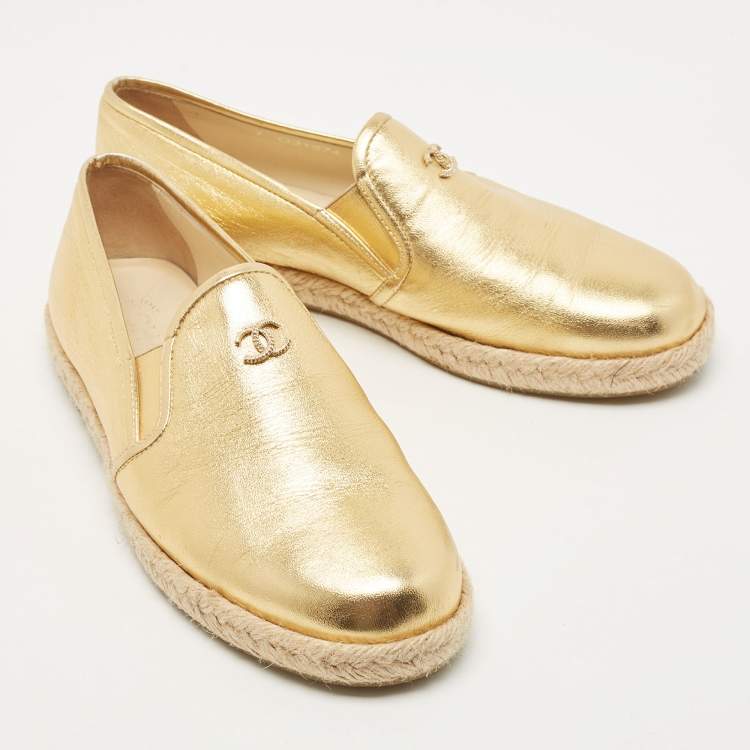 Pre Owned Chanel Metallic Gold Leather CC Slip On Espadrilles Flats Size 38