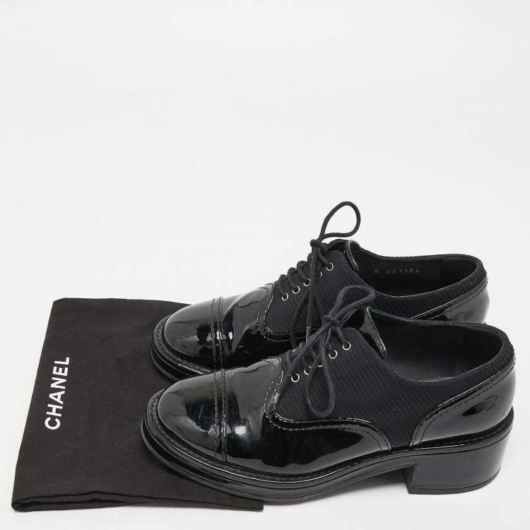 Pre Owned Chanel Black Patent Leather and Fabric Lace  Up Oxford Size 37  